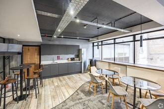 33-35 Cathedral Rd, Cardiff à louer Photo intérieure- Image 1 de 24