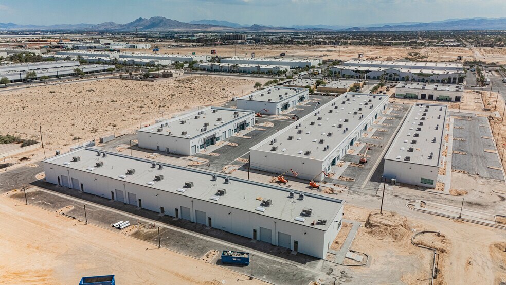 3450 W Robindale Rd, Las Vegas, NV à louer - Photo du bâtiment - Image 1 de 9