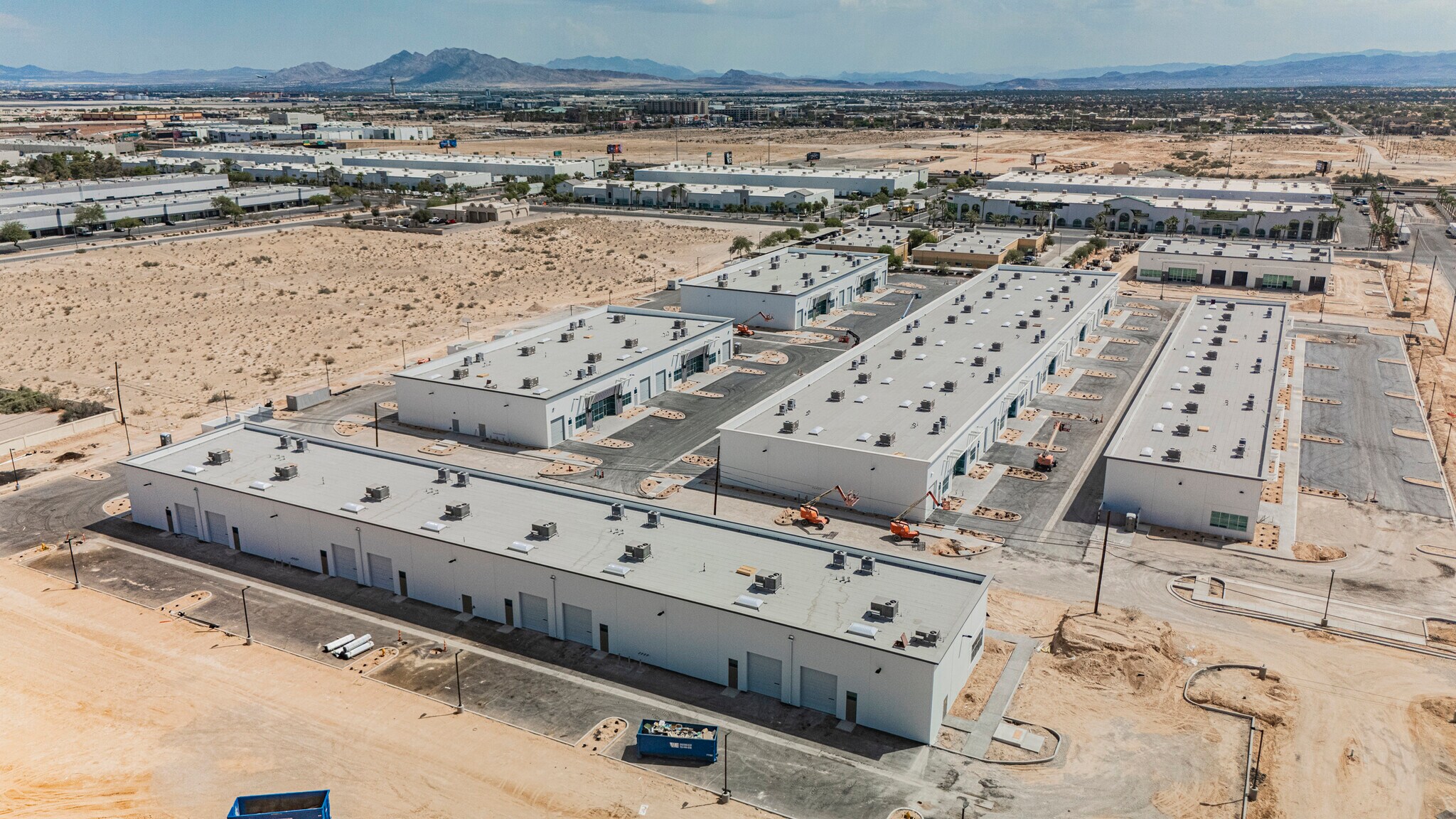 3450 W Robindale Rd, Las Vegas, NV à louer Photo du bâtiment- Image 1 de 10
