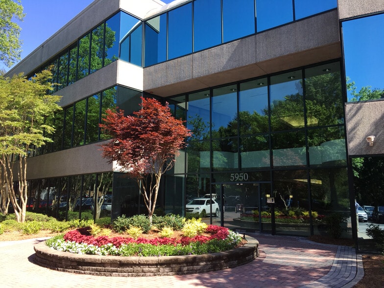 5950 Live Oak Pky, Norcross, GA à louer - Photo du bâtiment - Image 2 de 29