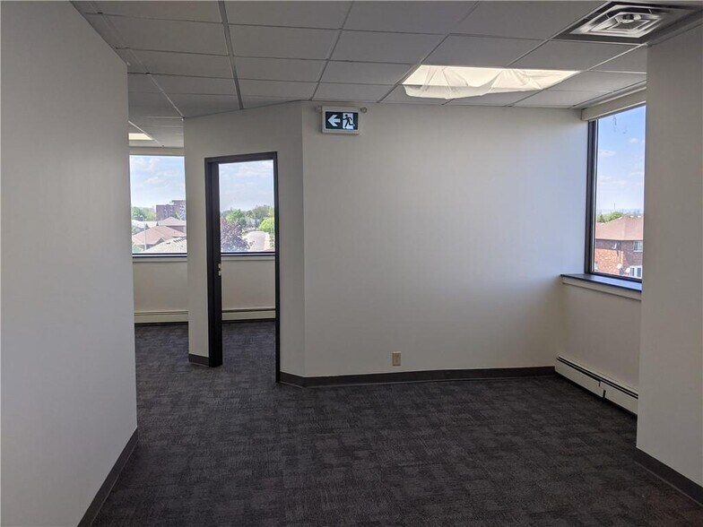 163 Centennial Pky N, Hamilton, ON à vendre - Photo intérieure - Image 1 de 1