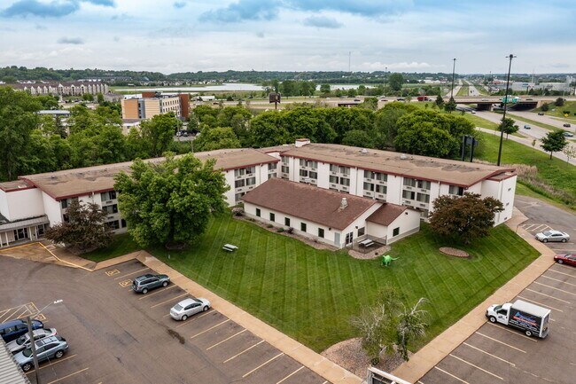 Plus de détails pour 435 16th Ave NW, Rochester, MN - Services hôteliers à vendre