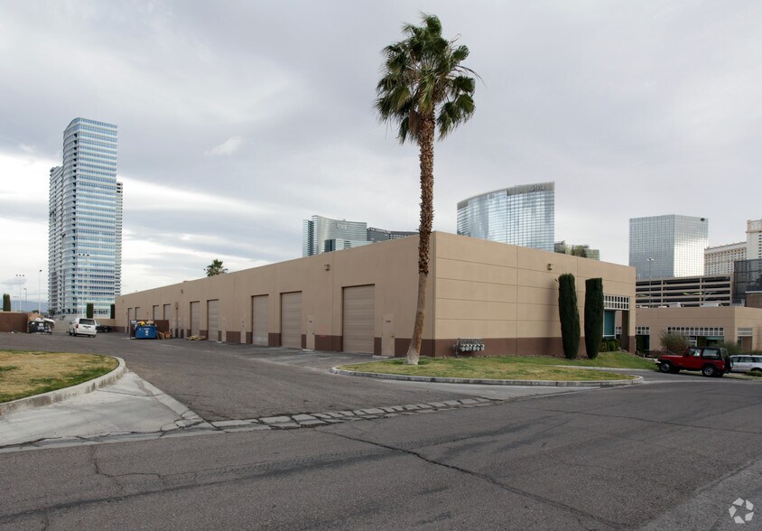 3105-3137 W Tompkins Ave, Las Vegas, NV à louer - Photo du bâtiment - Image 3 de 6