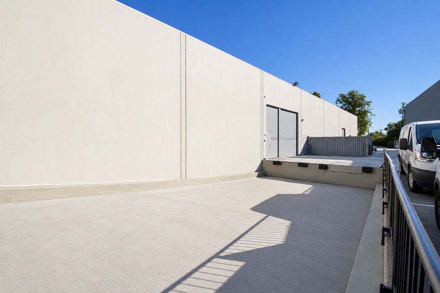 3975 Landmark St, Culver City, CA for lease - Building Photo - Image 2 of 4