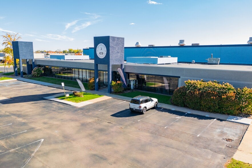 190 E Maple Rd, Troy, MI for lease - Building Photo - Image 3 of 10