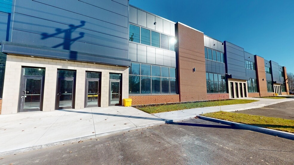 100 Blvd Jean-Baptiste-Rolland O, Saint-jerome, QC à louer - Photo du bâtiment - Image 2 de 30