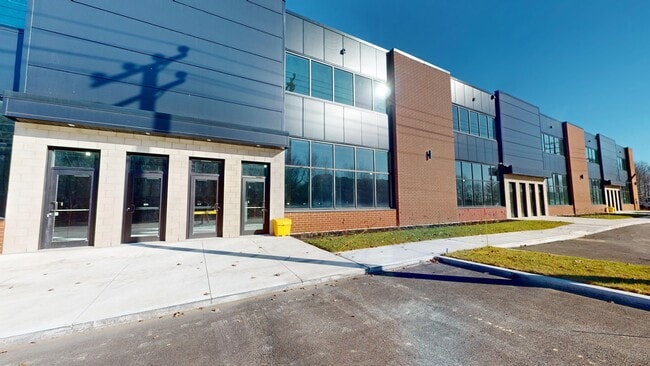 Plus de détails pour 100 Blvd Jean-Baptiste-Rolland O, Saint-jerome, QC - Industriel à louer