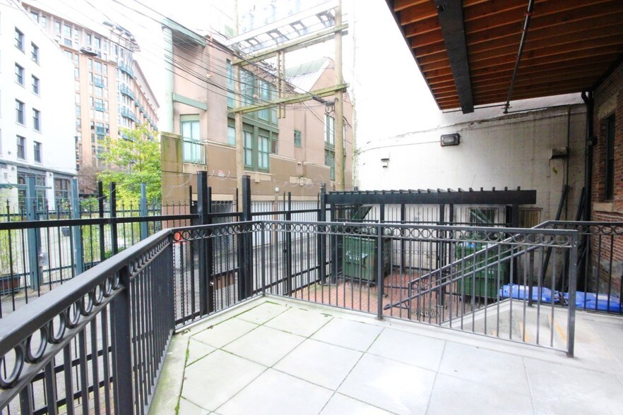 40 Powell St, Vancouver, BC à louer - Photo du bâtiment - Image 3 de 3