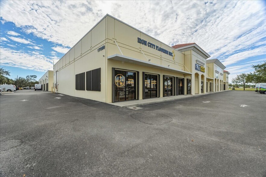 17000 Alico Commerce Ct, Fort Myers, FL à vendre - Photo du bâtiment - Image 3 de 8