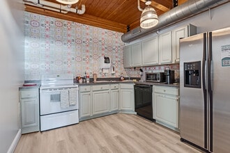 271 Grove Ave, Verona, NJ à louer Photo intérieure- Image 2 de 18