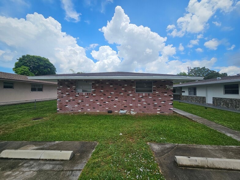 5905 Pierce St, Hollywood, FL for sale - Building Photo - Image 2 of 6