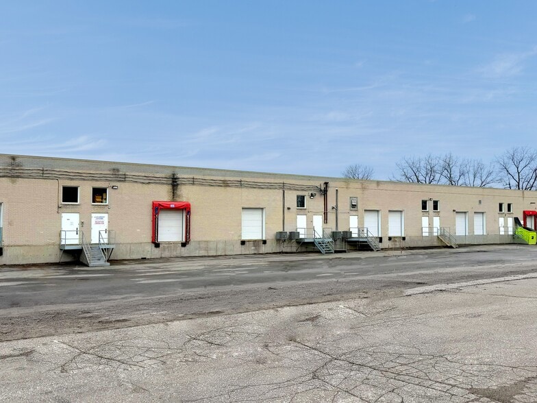 1955-1977 Rue Notre-Dame-de-Fatima, Laval, QC à louer - Photo du bâtiment - Image 2 de 6