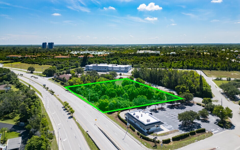 15100 Elderberry Ln, Fort Myers, FL à vendre - Photo du bâtiment - Image 2 de 8