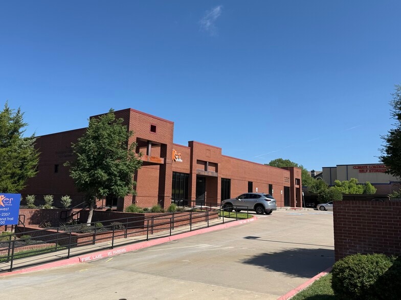 6116 Oakbend Trl, Fort Worth, TX for lease - Building Photo - Image 3 of 7