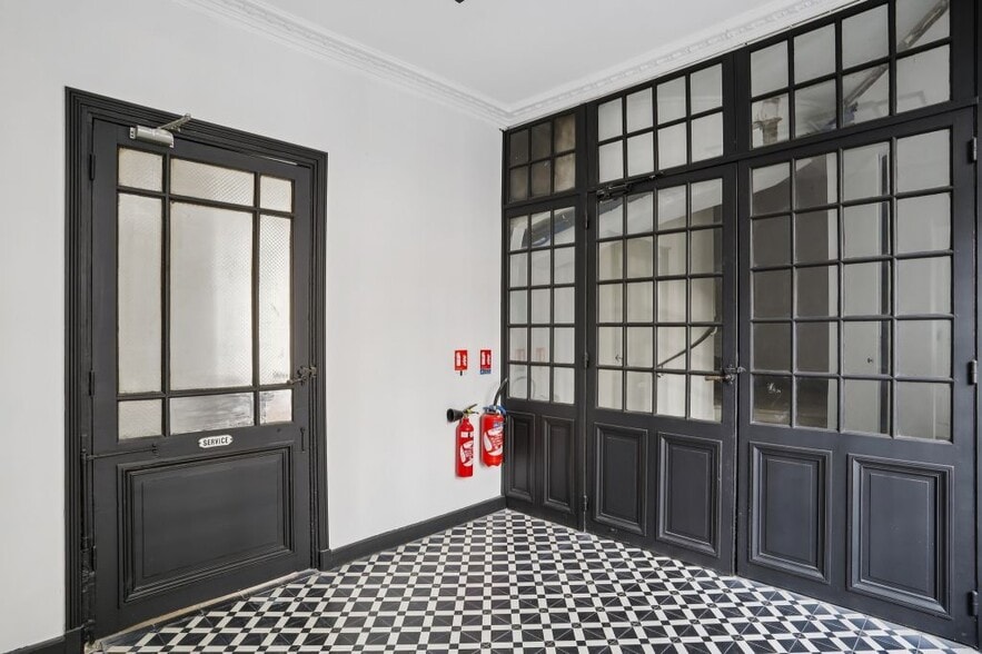 22 Rue Chauchat, Paris for lease - Interior Photo - Image 2 of 9