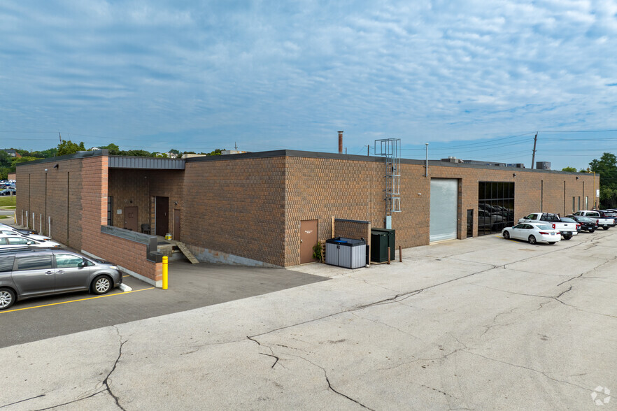 504 Iroquois Shore Rd, Oakville, ON for lease - Building Photo - Image 2 of 4