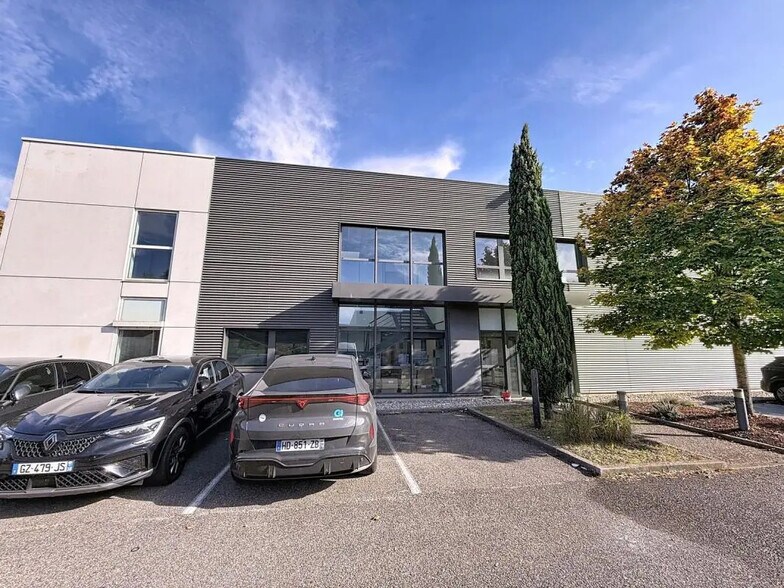 Office in Saint-Priest for lease - Building Photo - Image 1 of 9