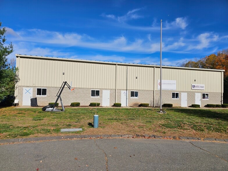 60 Village Pl, Glastonbury, CT for lease - Building Photo - Image 1 of 14