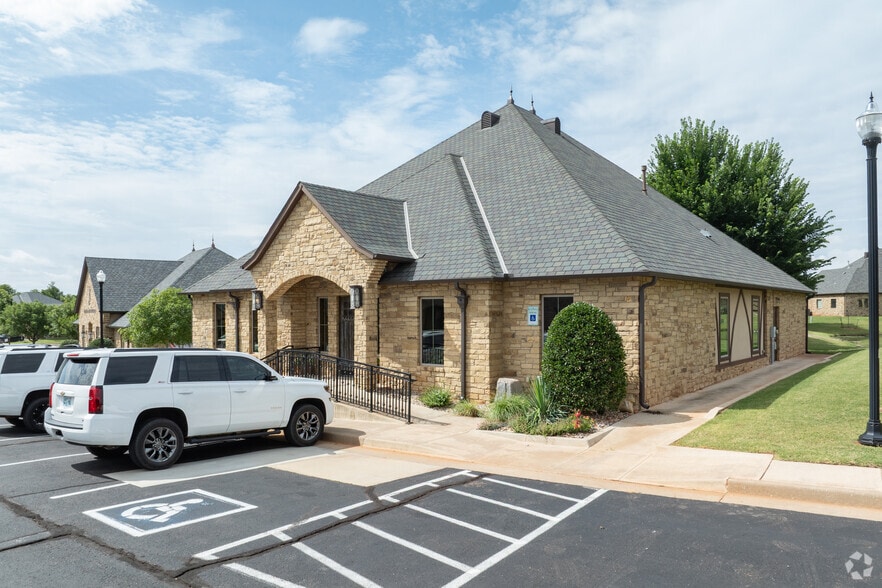 13182 N Macarthur Blvd, Oklahoma City, OK for sale - Primary Photo - Image 1 of 6