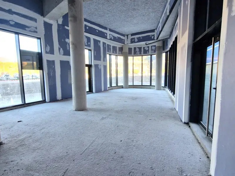 Retail in Nice for lease Building Photo- Image 1 of 5