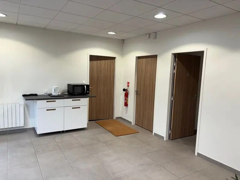 Office in Collégien for lease - Interior Photo - Image 2 of 8