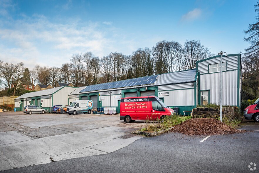 Boarshurst Ln, Oldham à louer - Photo principale - Image 1 de 12