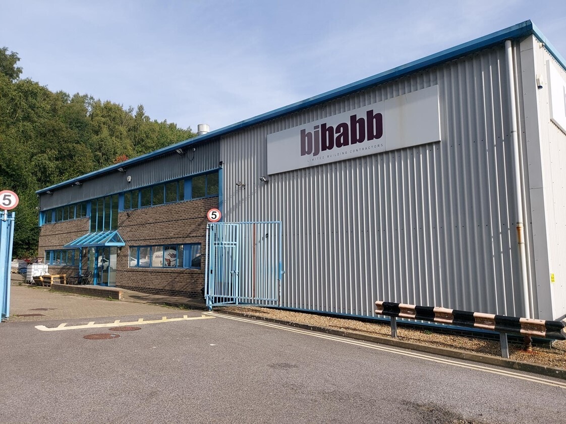 22 Chapman Way, Tunbridge Wells for lease Primary Photo- Image 1 of 7