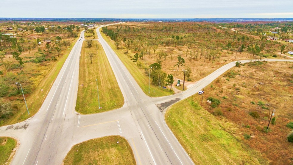 HWY 71 At McAllister Rd, Bastrop, TX à vendre - Photo du bâtiment - Image 1 de 1