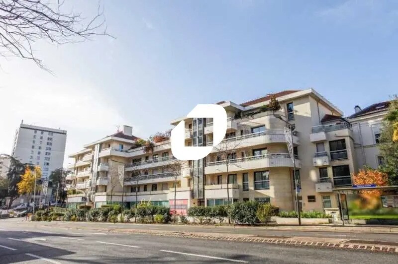 Office in Suresnes for lease Building Photo- Image 1 of 8