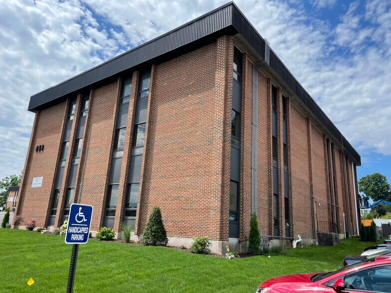 449 Silas Deane Hwy, Wethersfield, CT à louer - Photo du bâtiment - Image 3 de 22