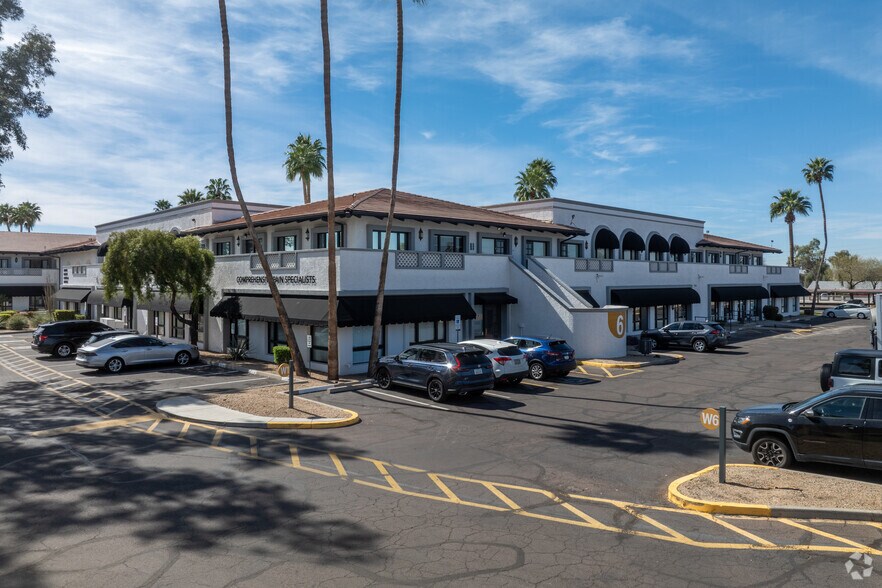 7600 N 15th St, Phoenix, AZ à louer - Photo du bâtiment - Image 2 de 7