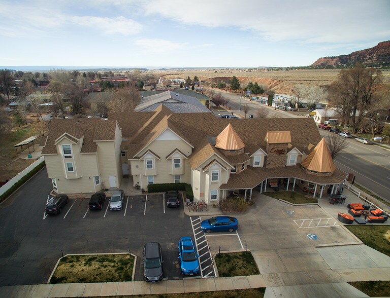 190 N 300 W, Kanab, UT à vendre - Aérien - Image 2 de 19