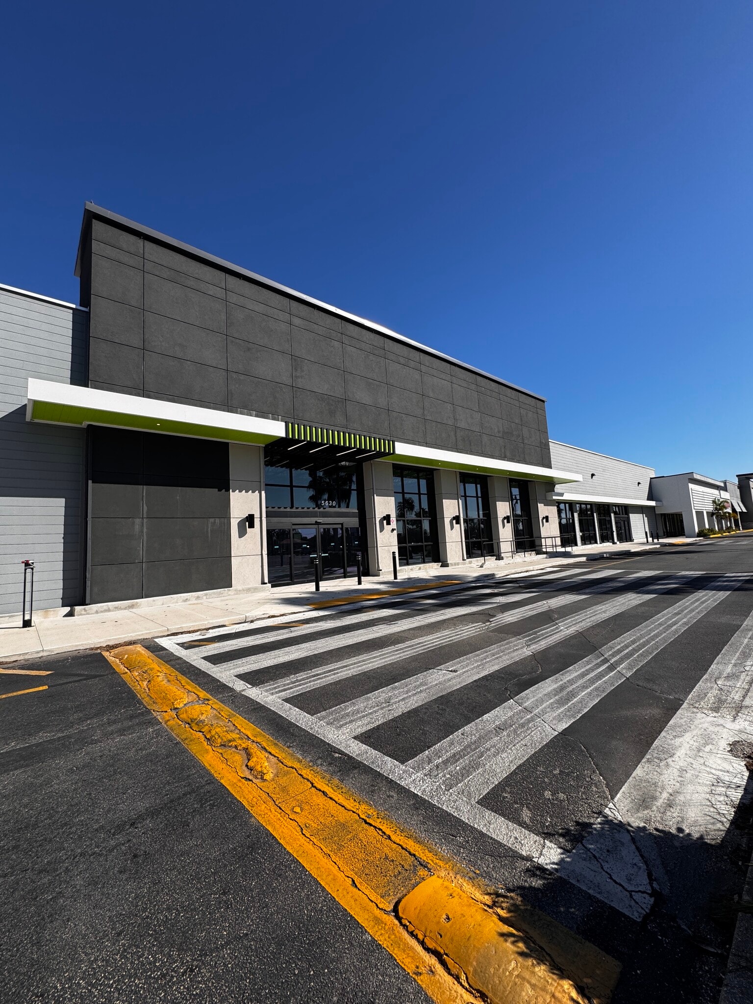 5502-5726 Cortez Rd W, Bradenton, FL for lease Interior Photo- Image 1 of 10