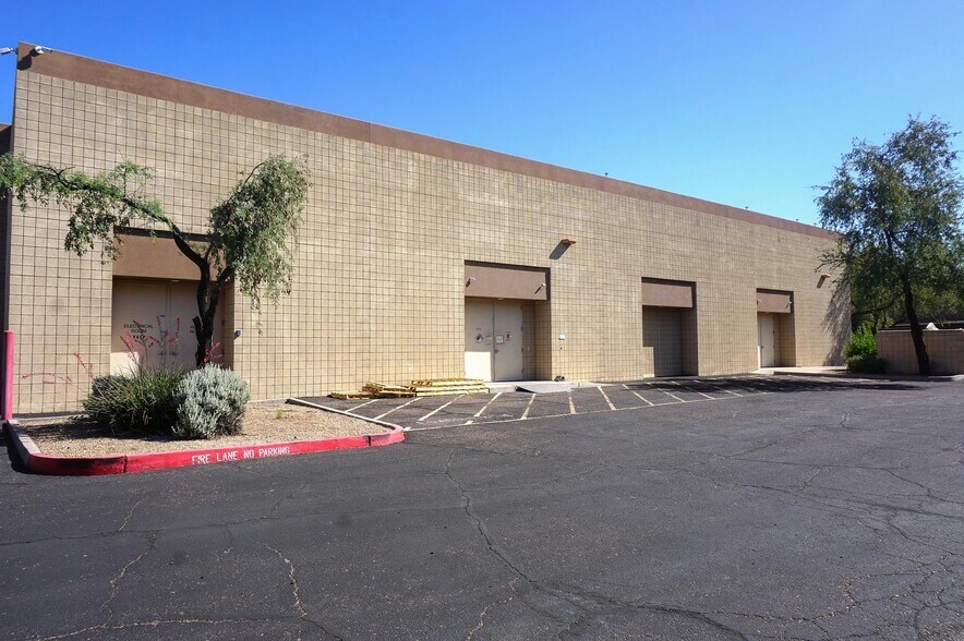8515 E Anderson, Scottsdale, AZ à louer - Photo du bâtiment - Image 3 de 9