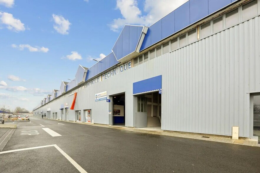 Flex dans Vaux-le-Pénil à louer - Photo du bâtiment - Image 1 de 18