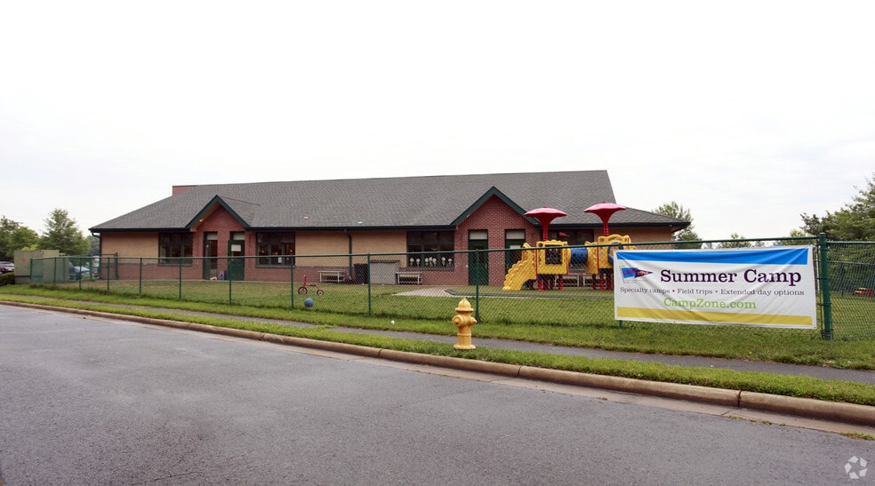 7541 Virginia Oaks Dr, Gainesville, VA for sale - Building Photo - Image 3 of 20