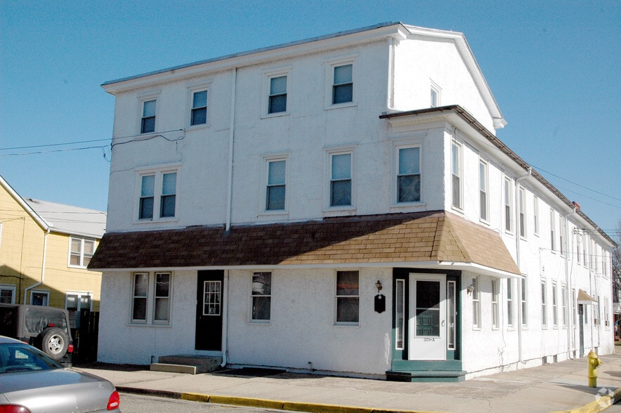 301-303 Lafayette St, Bristol, PA for sale - Primary Photo - Image 1 of 2