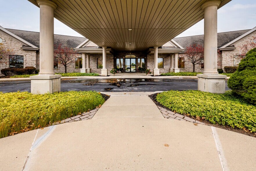 3901 Stonegate Park, Saint Joseph, MI for sale - Building Photo - Image 3 of 22