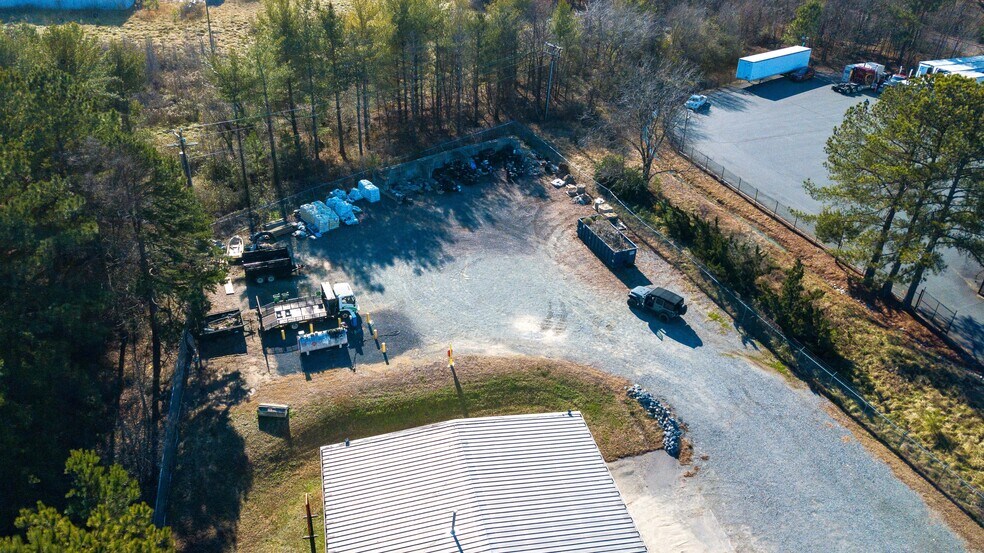 105 Parr Dr, Huntersville, NC à louer - Photo du bâtiment - Image 3 de 3