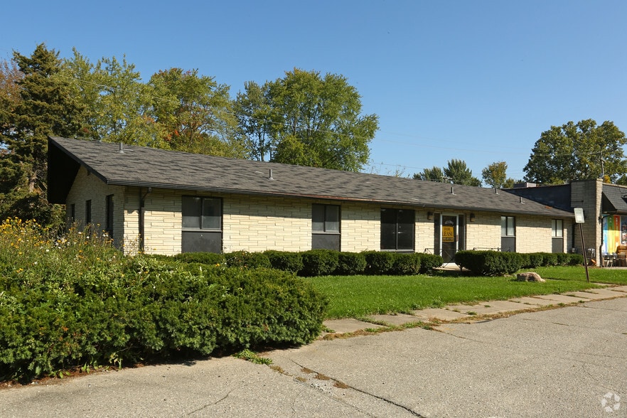 40660-40666 5 Mile Rd, Plymouth, MI à louer - Photo principale - Image 2 de 5