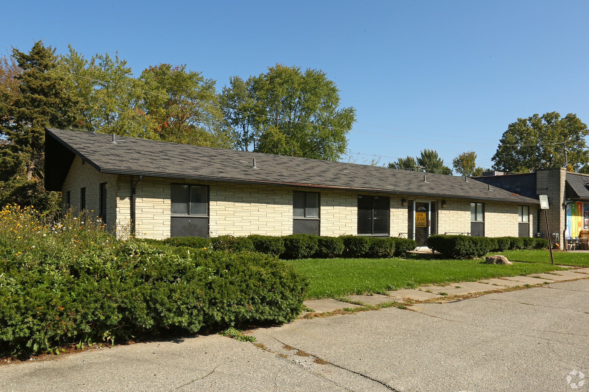 40660-40666 5 Mile Rd, Plymouth, MI à louer Photo principale- Image 1 de 3