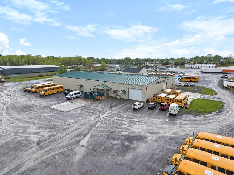 7707 Henry Clay Blvd, Liverpool, NY à louer - Photo du bâtiment - Image 2 de 30