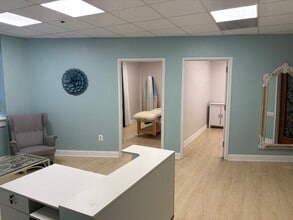 208 Elden St, Herndon, VA à louer Photo intérieure- Image 2 de 5