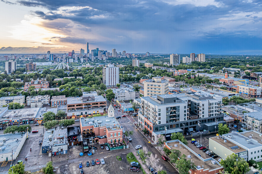 8155 105 St NW, Edmonton, AB à louer - A rien - Image 3 de 3