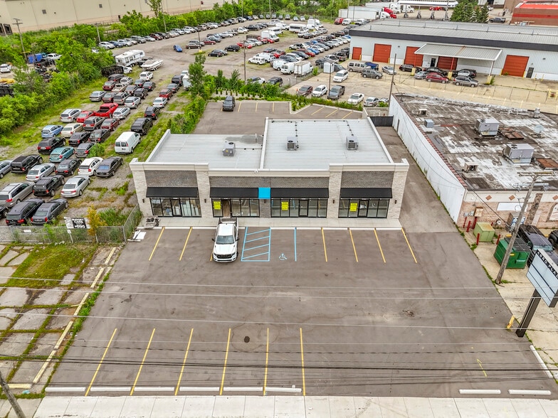 16775-16777 E 13 Mile Rd, Fraser, MI for lease - Building Photo - Image 1 of 28