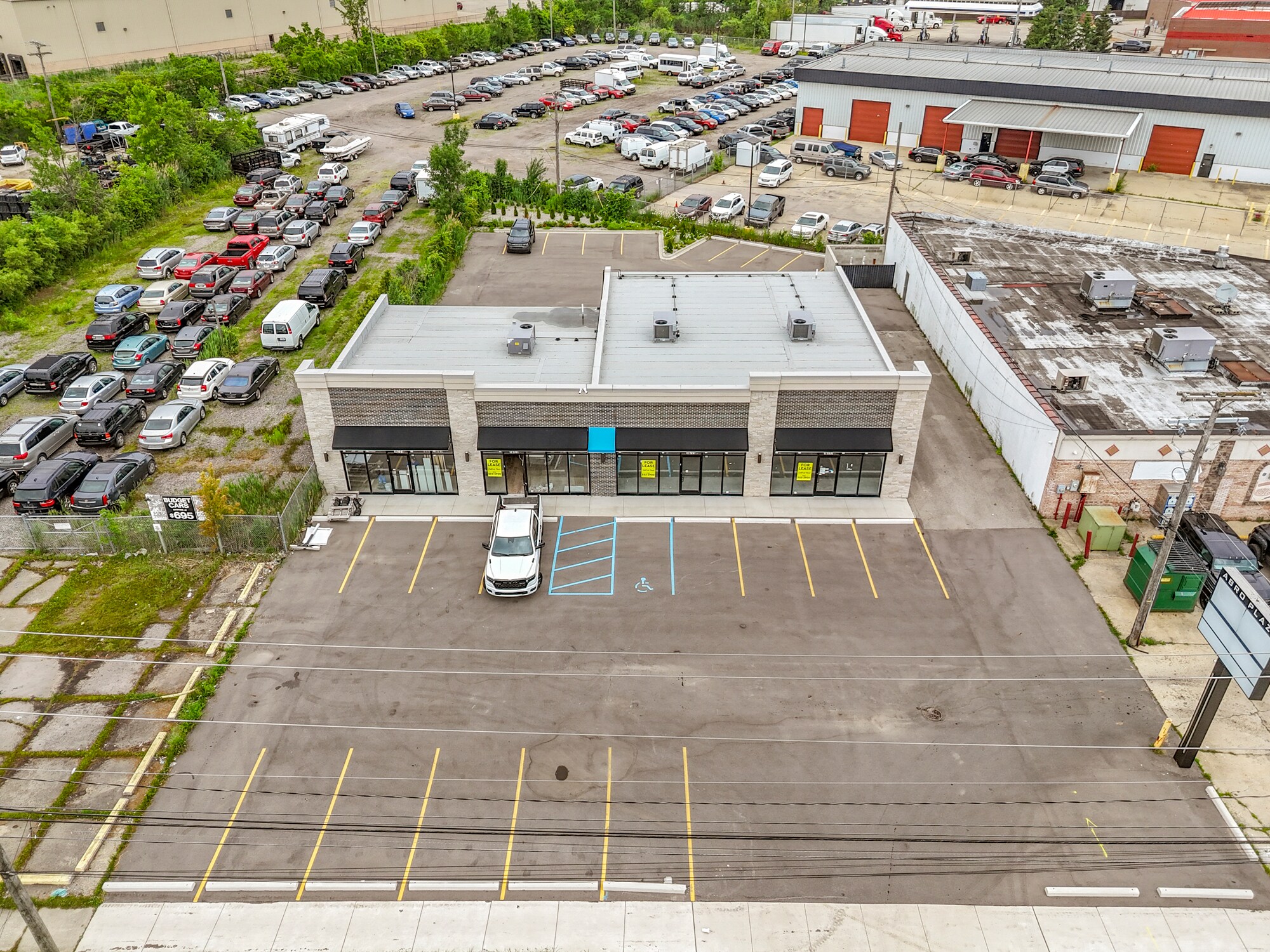 16775-16777 E 13 Mile Rd, Fraser, MI à louer Photo du bâtiment- Image 1 de 29