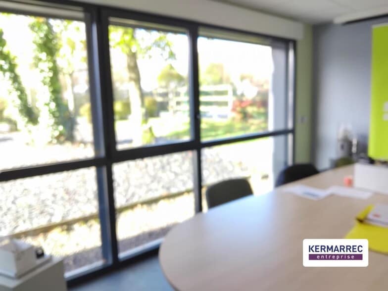 Flex in La Chapelle-des-Fougeretz for lease - Interior Photo - Image 2 of 4