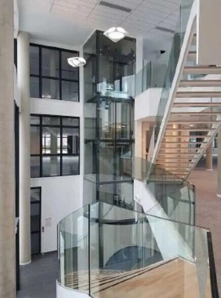 Bureau dans Champagne-au-Mont-d'Or à louer - Photo intérieure - Image 2 de 2