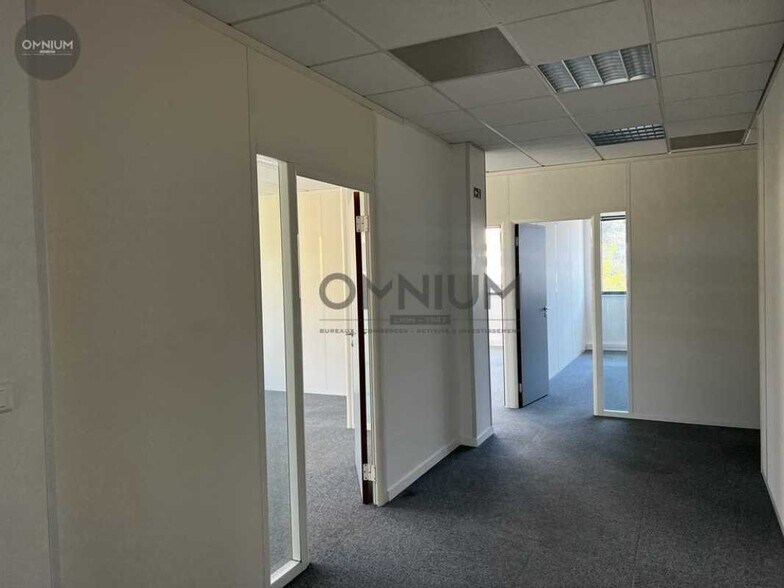 Office in Limonest for sale - Interior Photo - Image 3 of 4