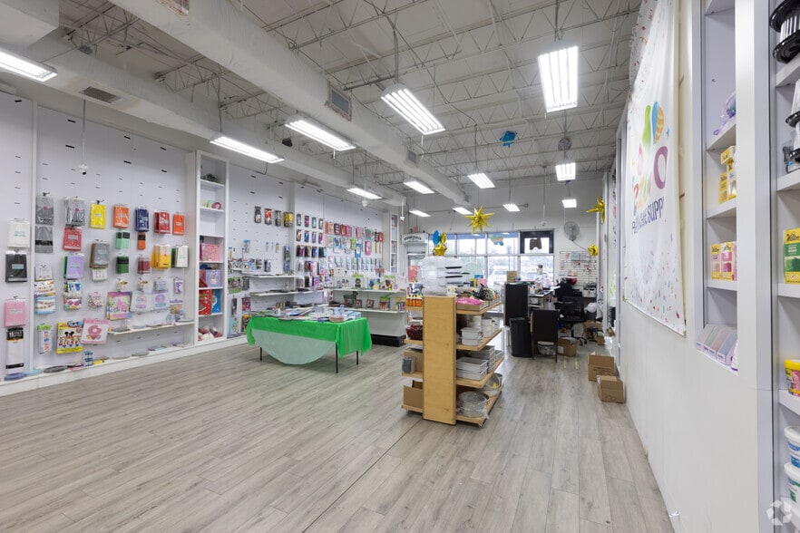 4646-4698 NW 183rd St, Miami Gardens, FL à louer - Photo intérieure - Image 3 de 13